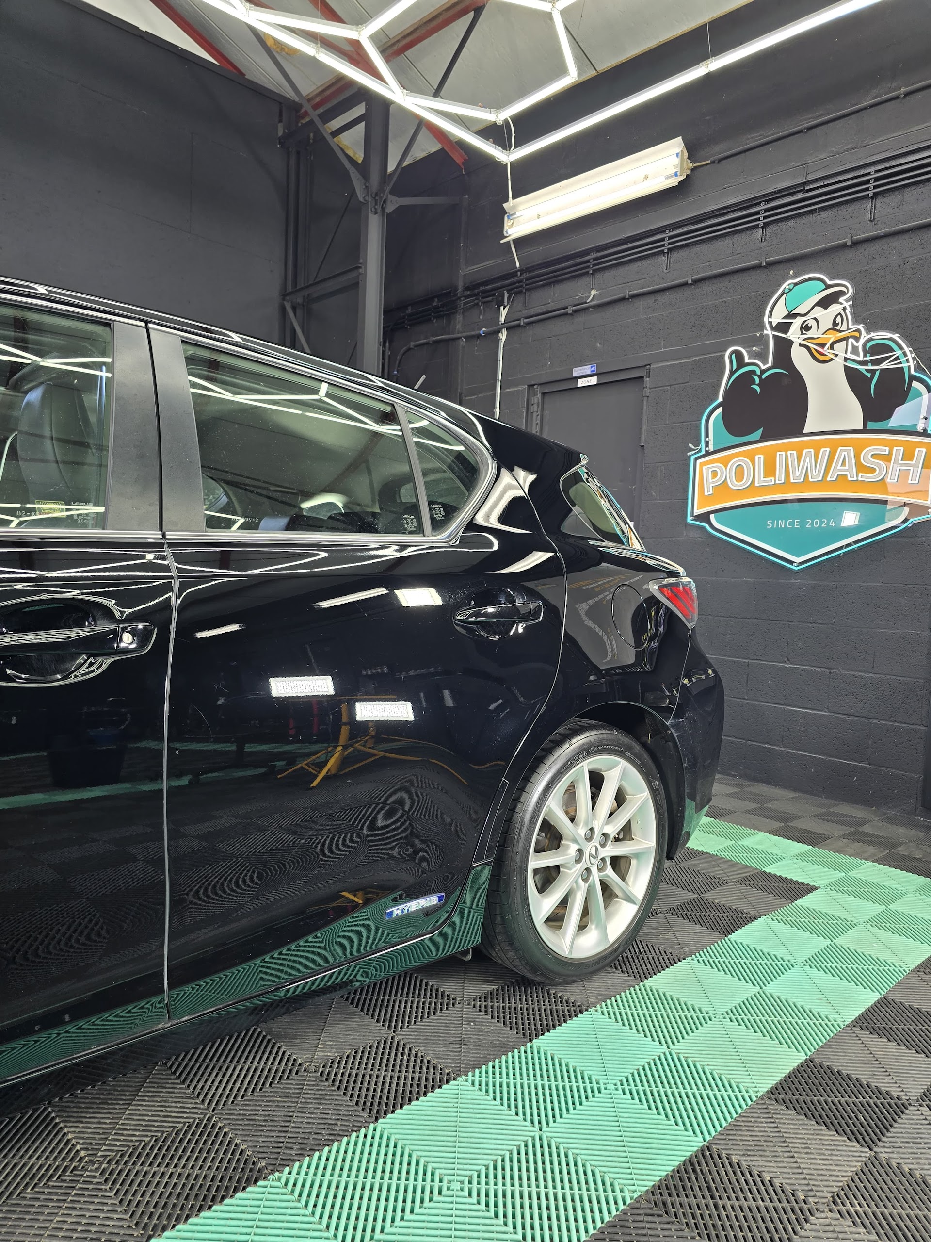 Studio de detailing automobile Poliwash - Atelier à Namur, Belgique